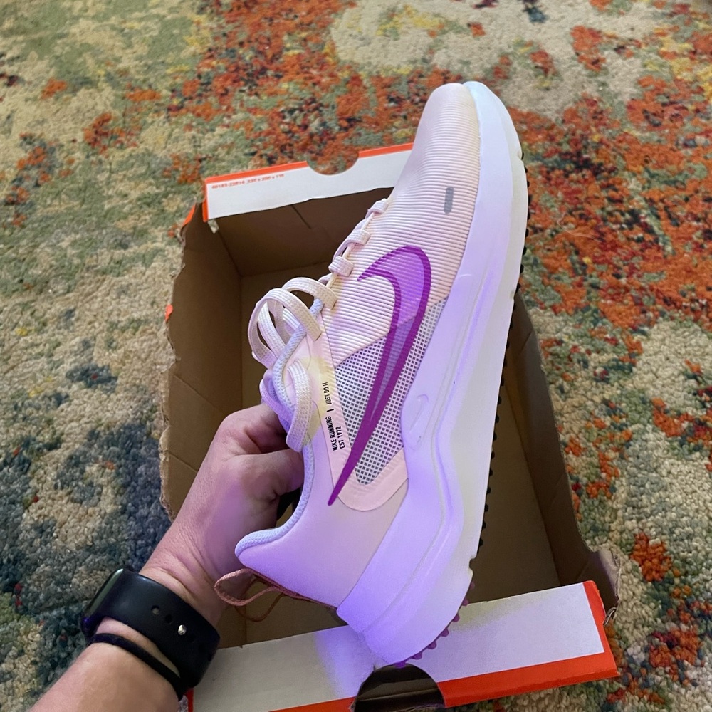 Women’s Nike downshifter size 8.5 - Picture 4 of 6